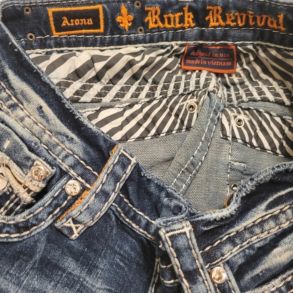 ROCK REVIVAL Arona Easy Crop Swarovski Embellished Pocket Distressed Jeans NWOT - Picture 12 of 15